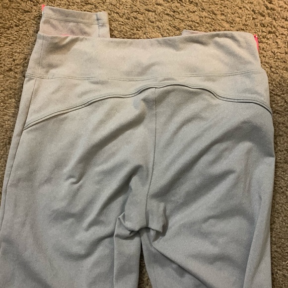 Abercrombie and Fitch gray leggings - Picture 4 of 4